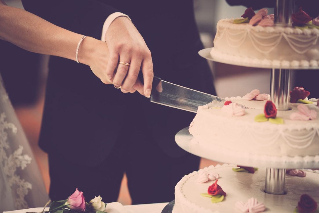 Cutting a tiered cake into slices: work out how much cake you need before you order